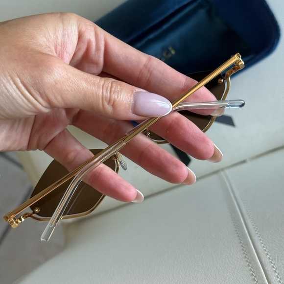 Gucci Women's Gold and Black Sunglasses - Picture 5 of 8